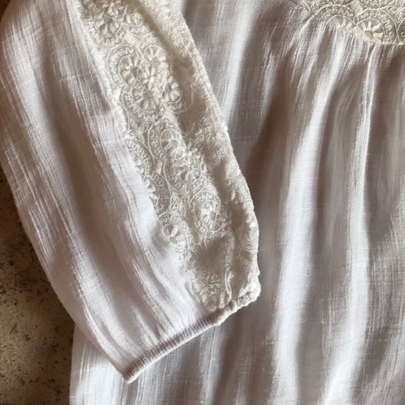 Cold Shoulder Lace Top - Picture 3 of 5